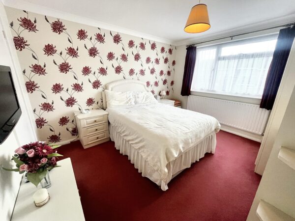 3 Bedroom House - Goodman Park, Slough