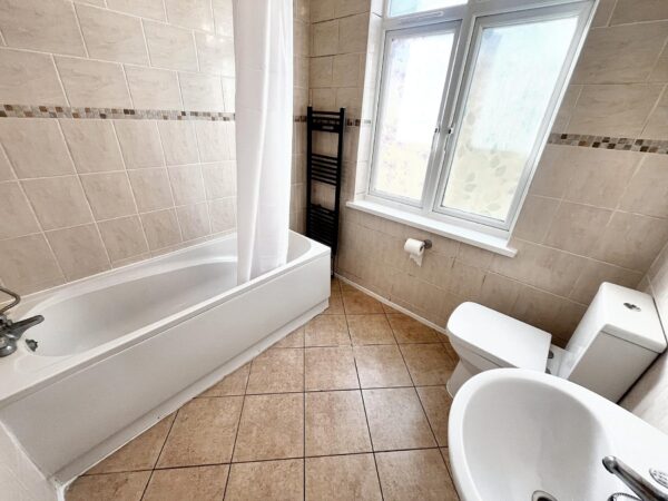 3 Bedroom Bungalow - Royston Way, Burnham