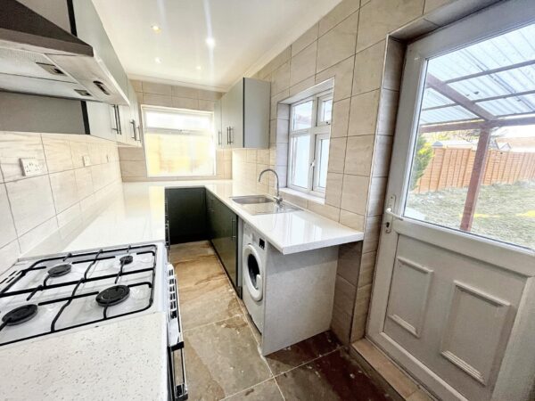 3 Bedroom Bungalow - Royston Way, Burnham