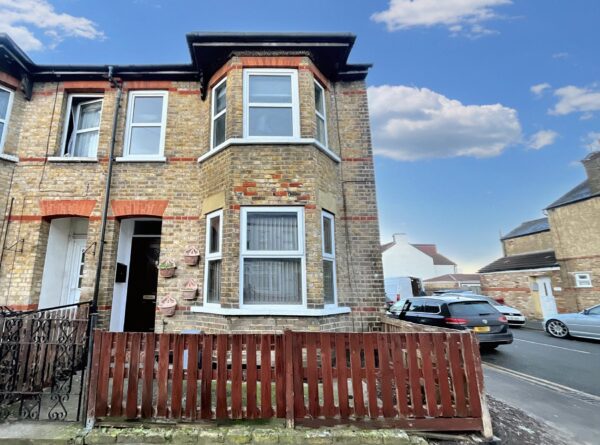 1 Bedroom Maisonette - Diamond Road, Slough