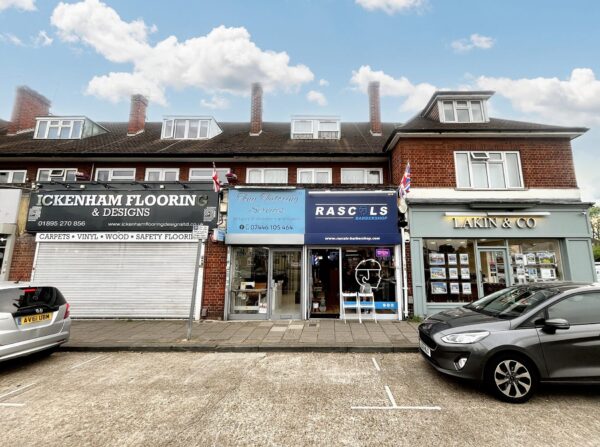 3 Bedroom Flat - Swakleys Road, Ickenham