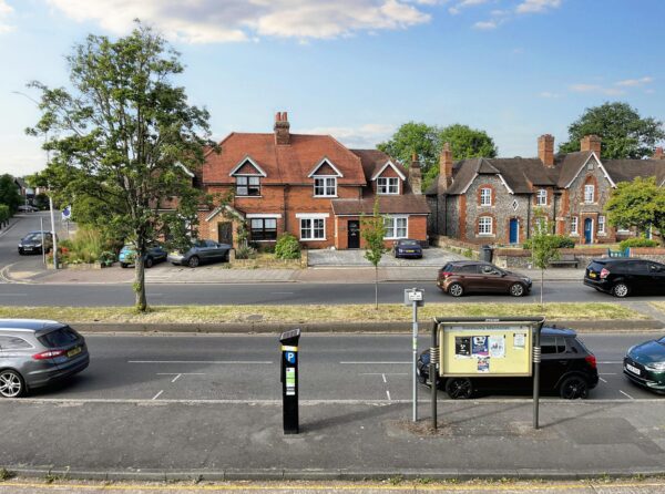3 Bedroom Flat - Swakleys Road, Ickenham