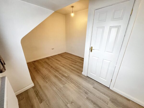 3 Bedroom Flat - Swakleys Road, Ickenham