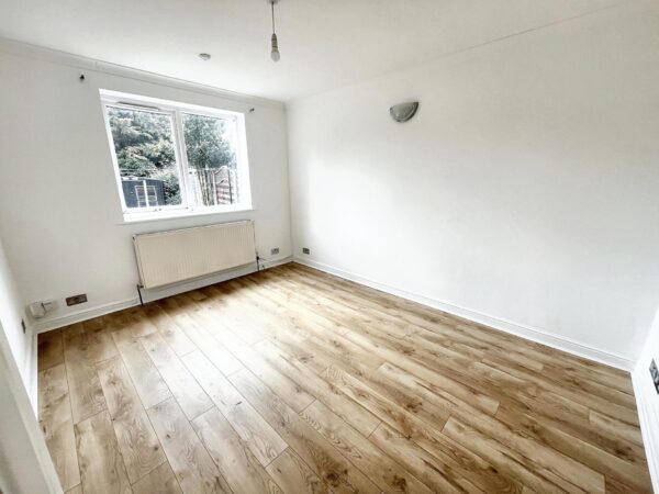 2 Bedroom Maisonette - Lansdowne Avenue, Slough