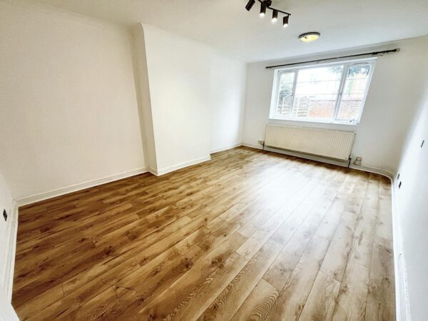 2 Bedroom Maisonette - Lansdowne Avenue, Slough