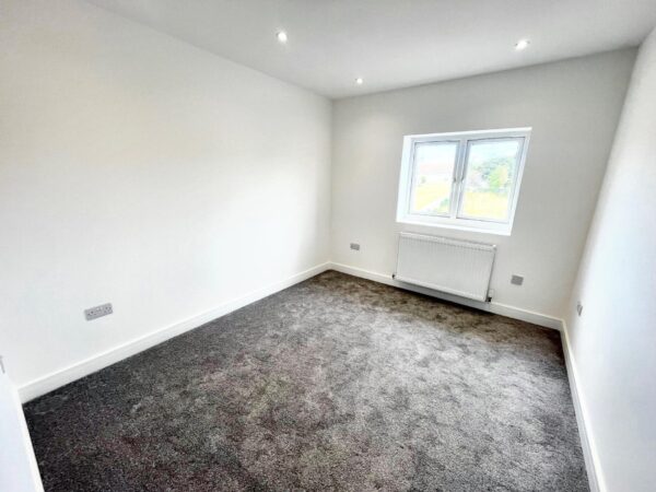 2 Bedroom Flat - Faraday Road, Slough