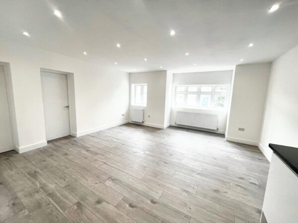 2 Bedroom Flat - Faraday Road, Slough
