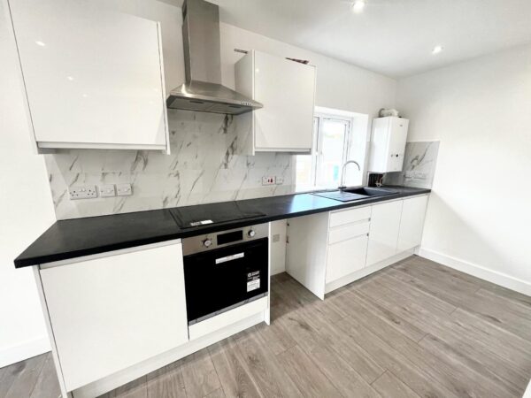 2 Bedroom Flat - Faraday Road, Slough