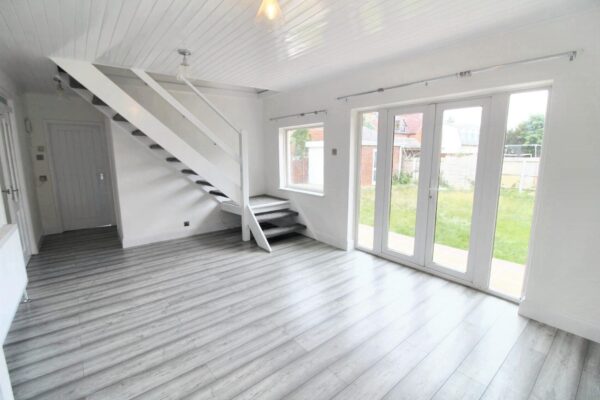 3 Bedroom Detached House - The Drive, Wraysbury