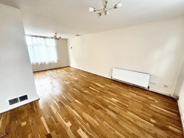 3 Bedroom House - Borderside, Slough