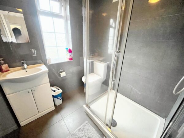 3 Bed House - Furnival Avenue, Slough