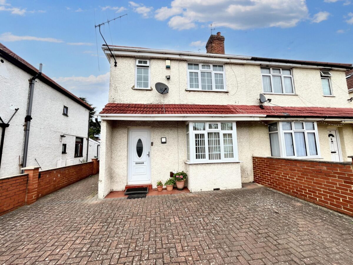 3 Bed House - Furnival Avenue, Slough