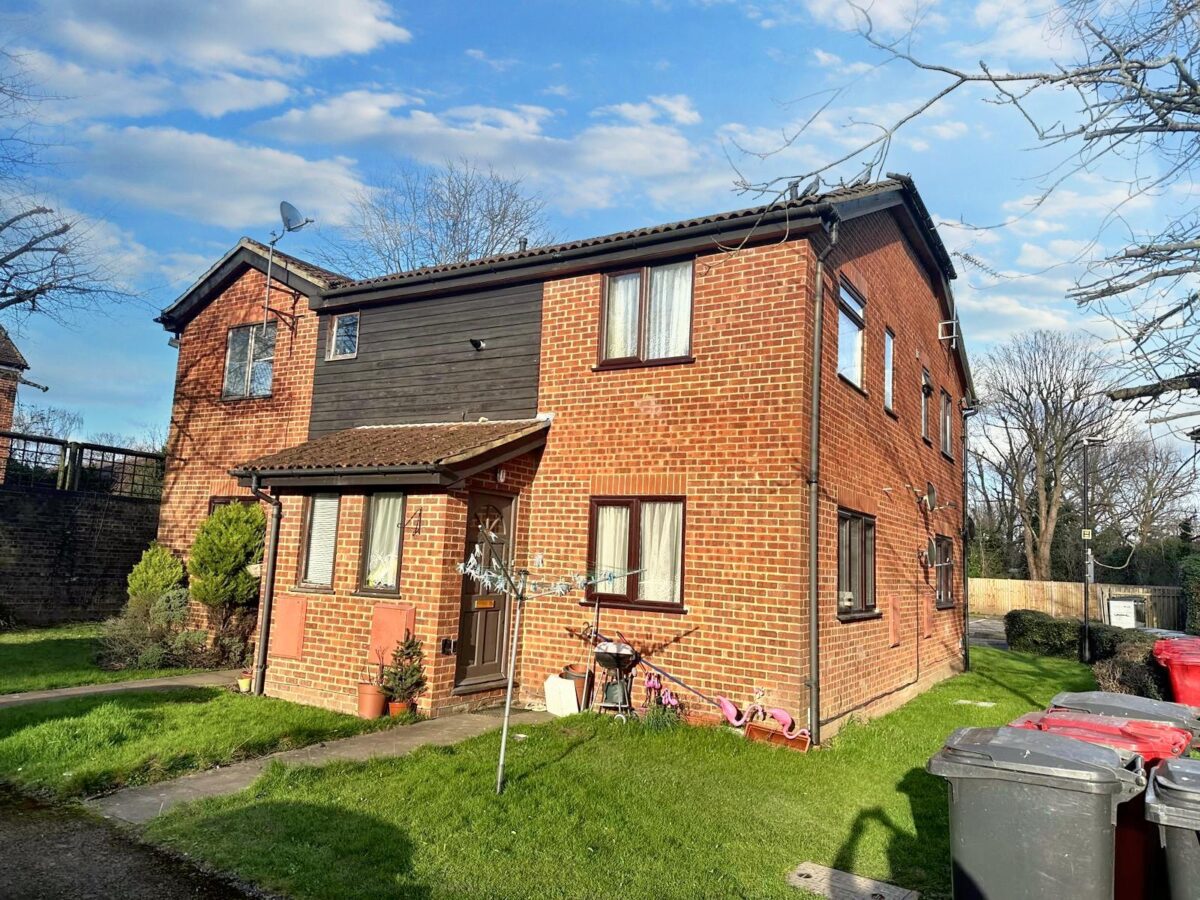 1 Bedroom House - Mountbatten Close, Slough