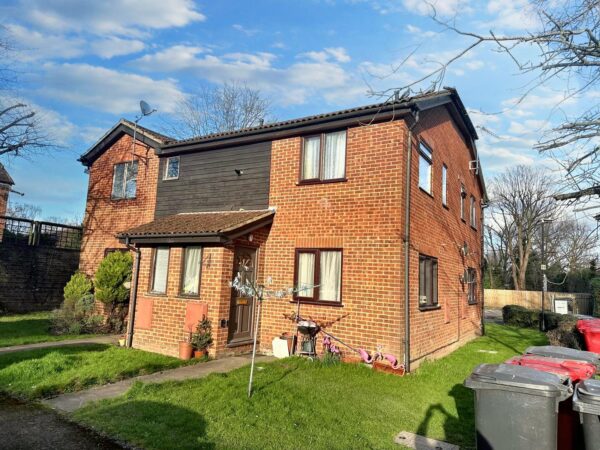 1 Bedroom House - Mountbatten Close, Slough