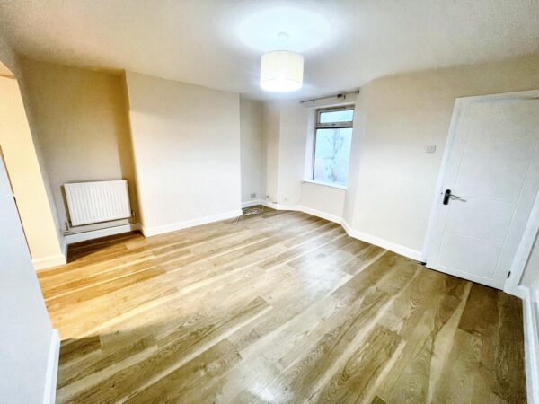 1 Bedroom Flat - Hencroft Street South, Slough