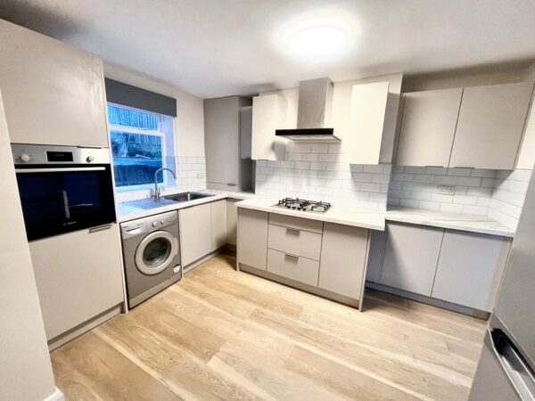 1 Bedroom Flat - Hencroft Street South, Slough