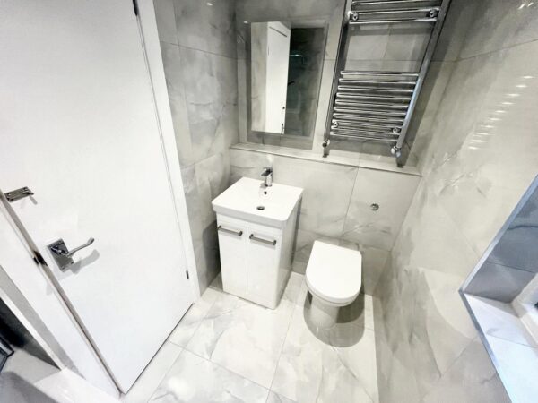 1 Bedroom Flat - Hencroft Street South, Slough