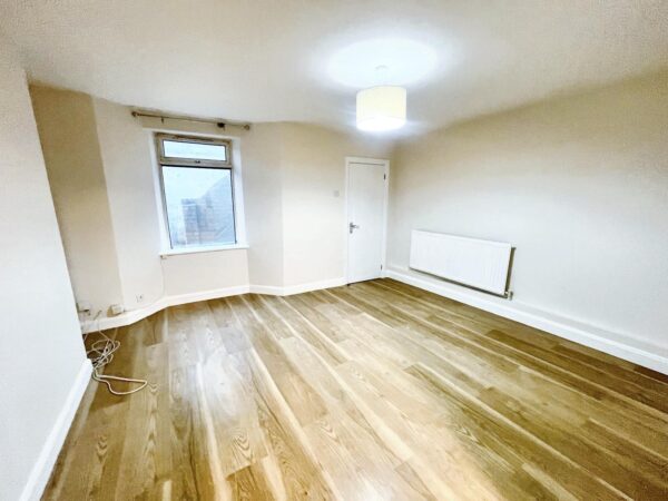 1 Bedroom Flat - Hencroft Street South, Slough