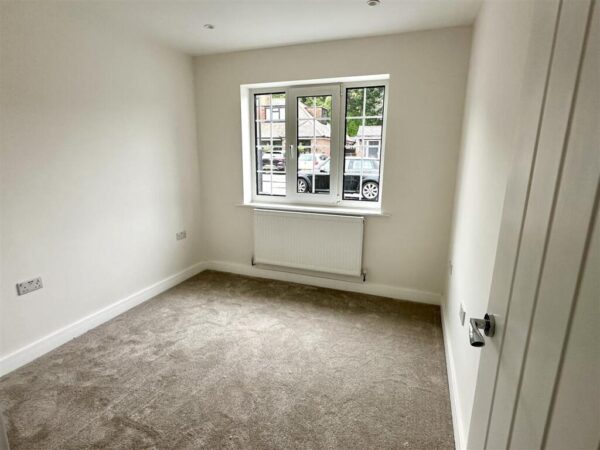 4 Bed Chalet Bungalow - Farm Road, Maidenhead