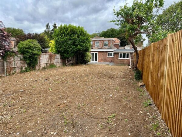 4 Bed Chalet Bungalow - Farm Road, Maidenhead