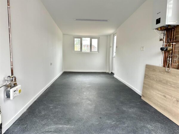4 Bed Chalet Bungalow - Farm Road, Maidenhead