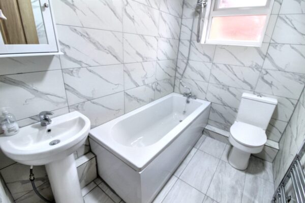 2 Bed Flat - Burnham Lane, Slough