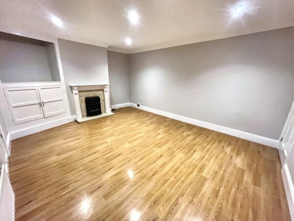 2 Bed Flat - Stoke Poges Lane, Slough