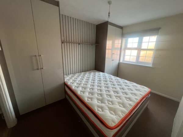 3 Bed House - Molyn Mews, Slough