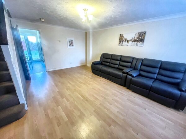 3 Bed House - Molyn Mews, Slough