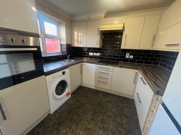 3 Bed House - Molyn Mews, Slough