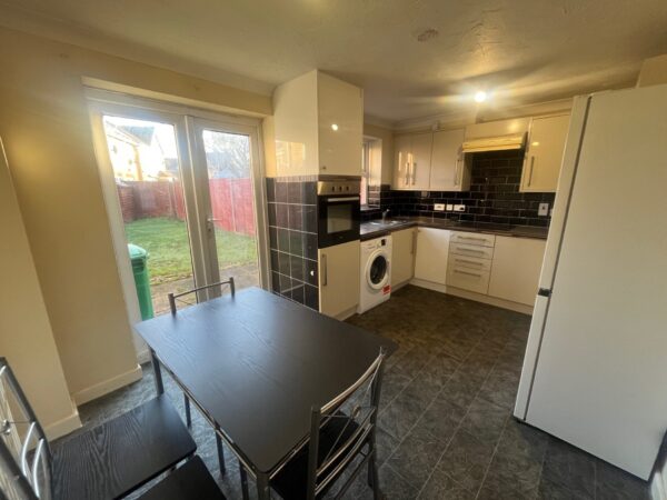 3 Bed House - Molyn Mews, Slough