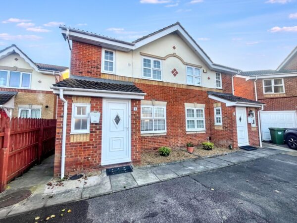 3 Bed House - Molyn Mews, Slough