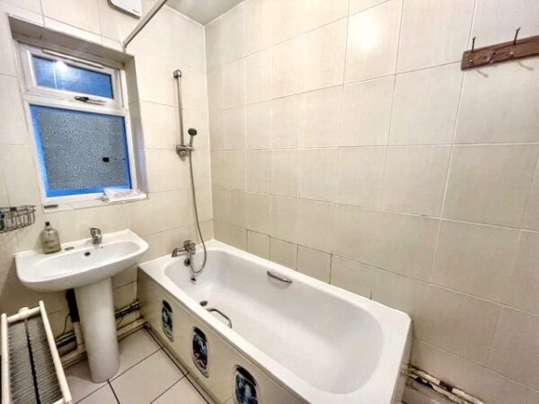 3 Bed House - Beaumont Road, Slough