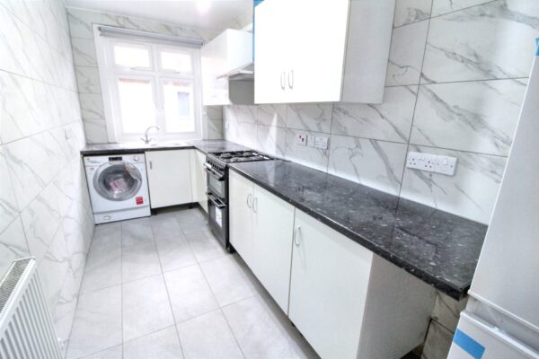 2 Bed Flat - Burnham Lane, Slough