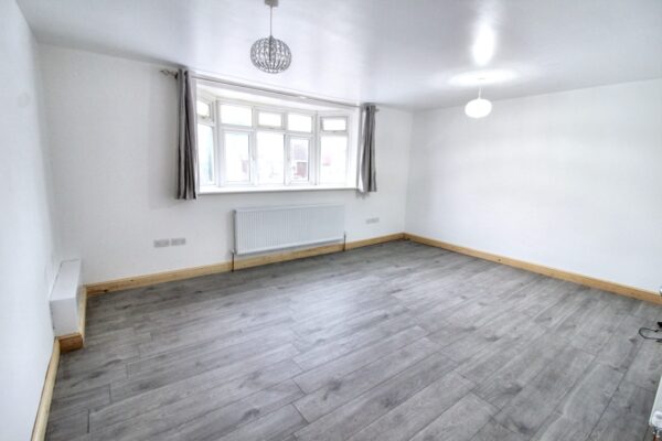 2 Bed Flat - Burnham Lane, Slough