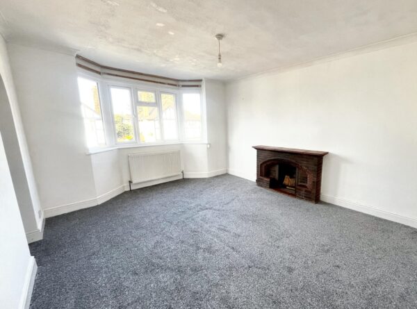 2 Bed Maisonette - Faircroft, Slough