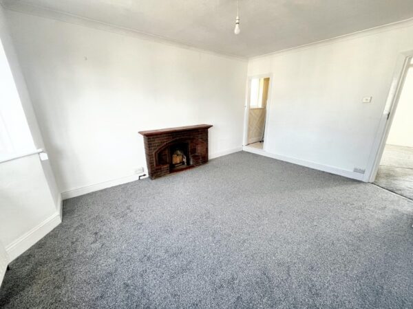 2 Bed Maisonette - Faircroft, Slough