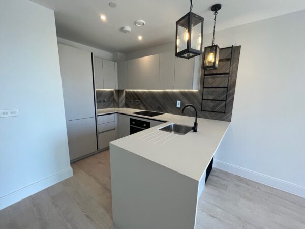 2 Bed 2 Bath - Memorial Avenue, Slough