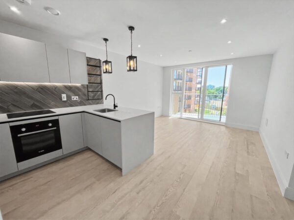 2 Bed 2 Bath - Memorial Avenue, Slough