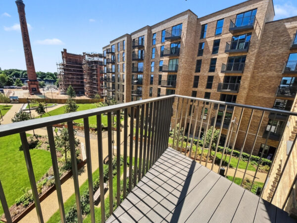 2 Bed 2 Bath - Memorial Avenue, Slough