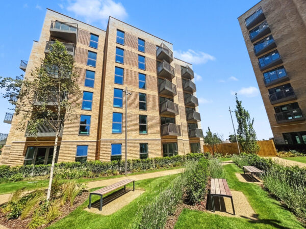 2 Bed 2 Bath - Memorial Avenue, Slough