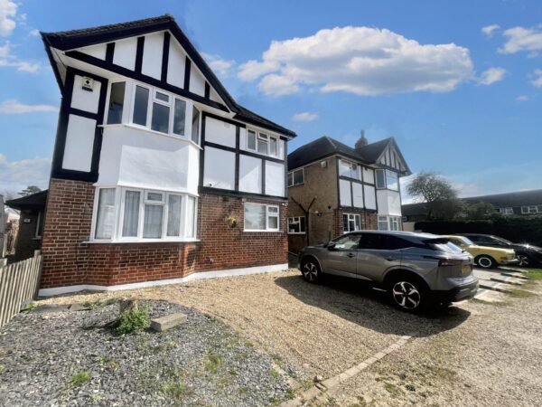 2 Bed Maisonette - Faircroft, Slough