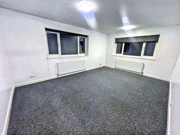 3 Bedroom Flat - Burnham Lane, Slough