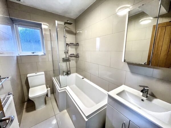 3 Bedroom Flat - Burnham Lane, Slough