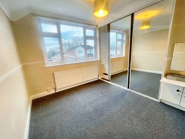 2 Bed House - Saunton Avenue, Harlington