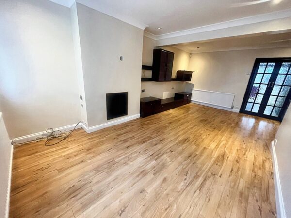 2 Bed House - Saunton Avenue, Harlington