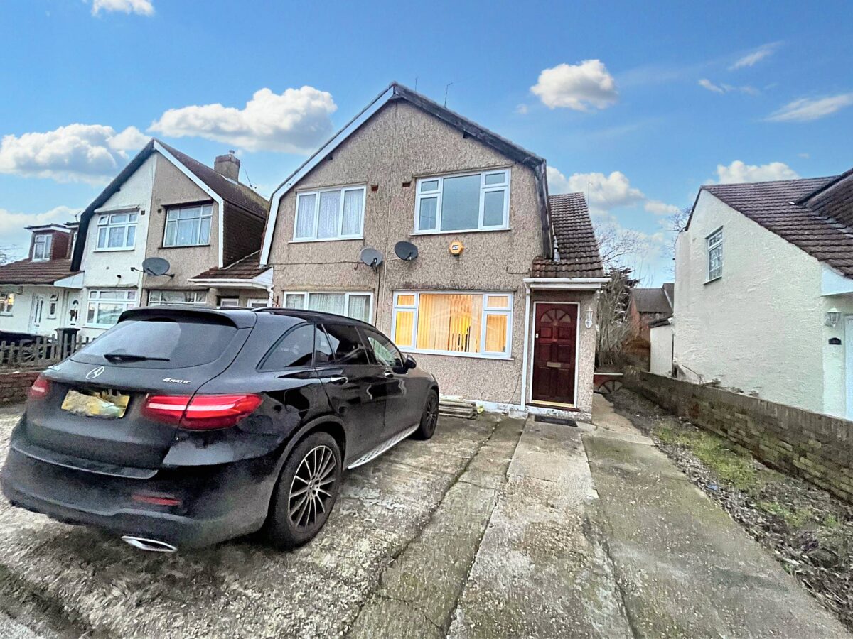 2 Bed House - Saunton Avenue, Harlington