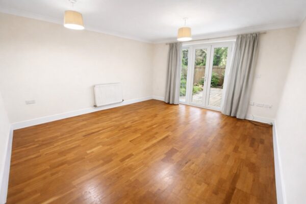 3 Bed Townhouse - London Road, Langley