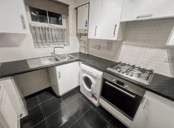 3 Bed Townhouse - London Road, Langley