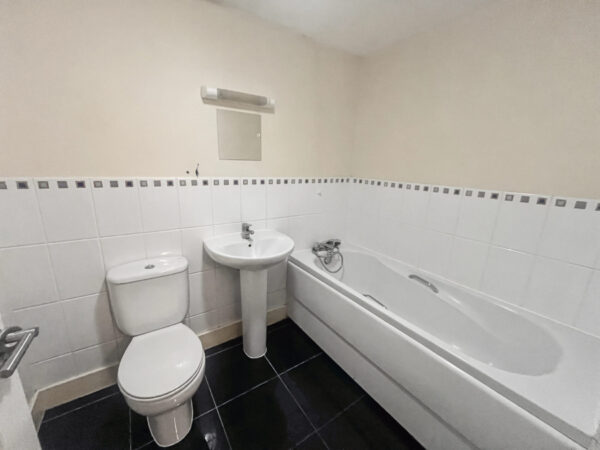 3 Bed Townhouse - London Road, Langley